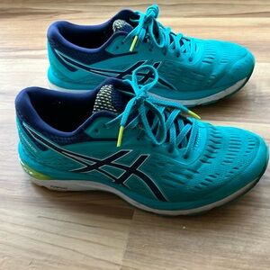 Women’s ASICS tennis shoes